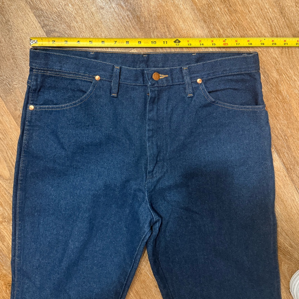 Wrangler Men's Deep Blue Straight Jeans - Picture 2 of 7